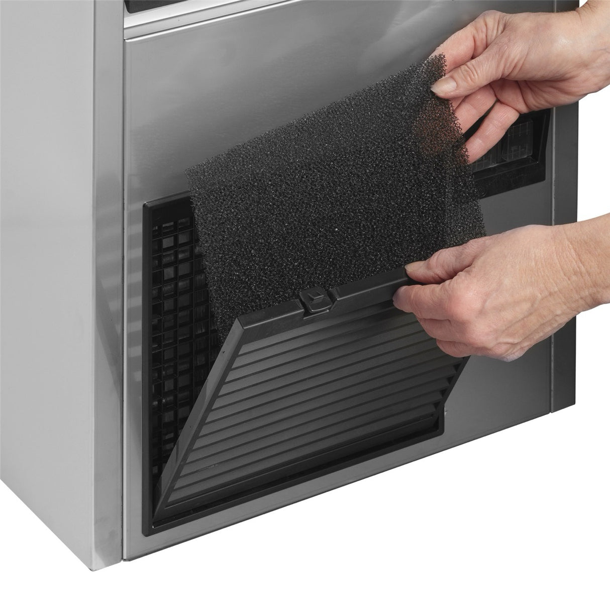 Tefcold Ice Maker Stainless Steel 26kg/24hr Output 8kg Storage - TC26 Ice Machines Tefcold